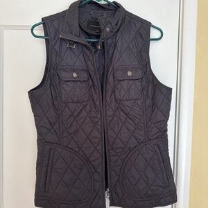 Black lightweight puffer vest